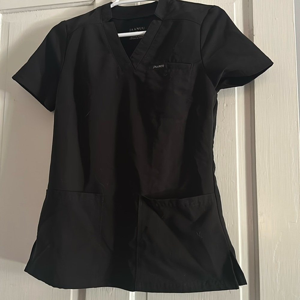 Jaanuu scrub top